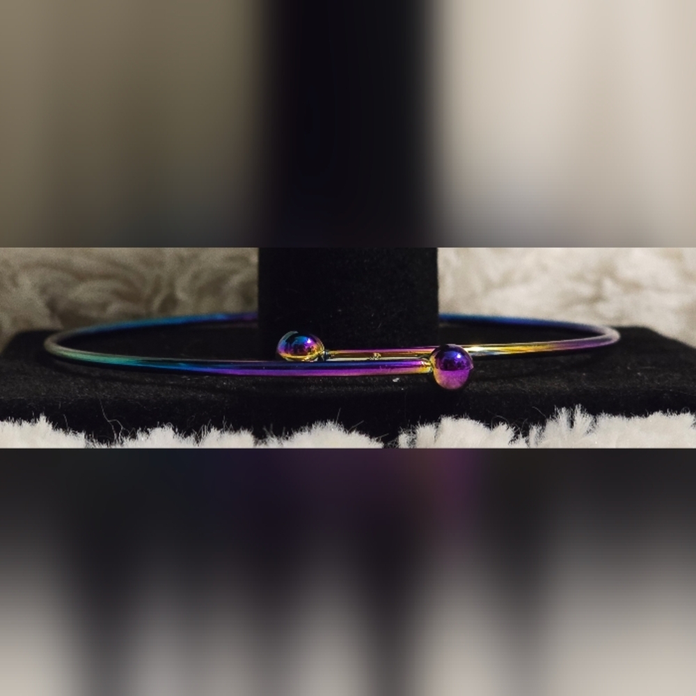 Stainless Steel Adjustable Iridescent Bracelet With Blue And Purple Hues NWT